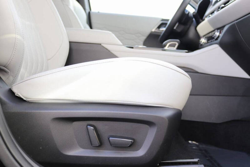 2025 Mitsubishi Outlander SEL Platinum Edition