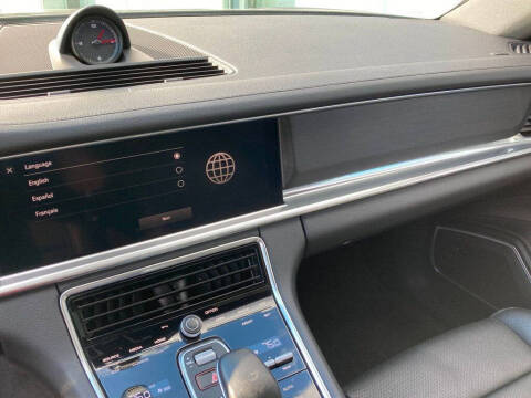 2023 Porsche Panamera 4 Platinum Edition