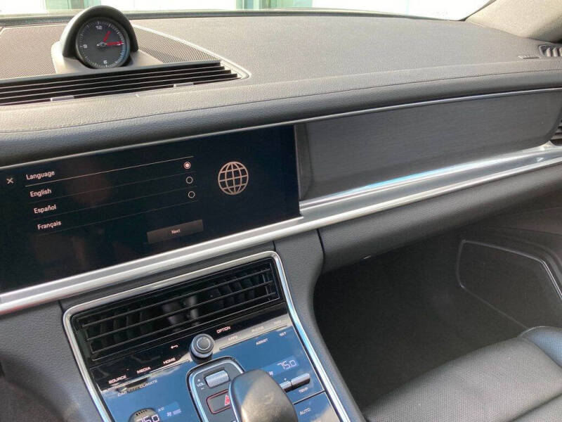 2023 Porsche Panamera 4 Platinum Edition