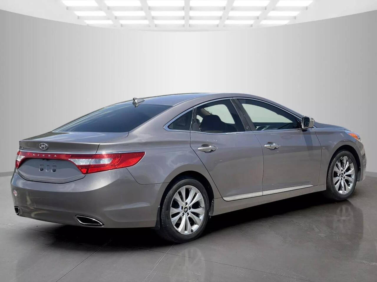 2013 Hyundai Azera for sale at Used Cars Toledo in Oregon, OH