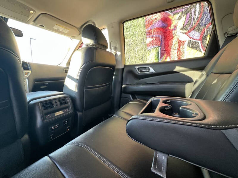 2019 Nissan Pathfinder SL