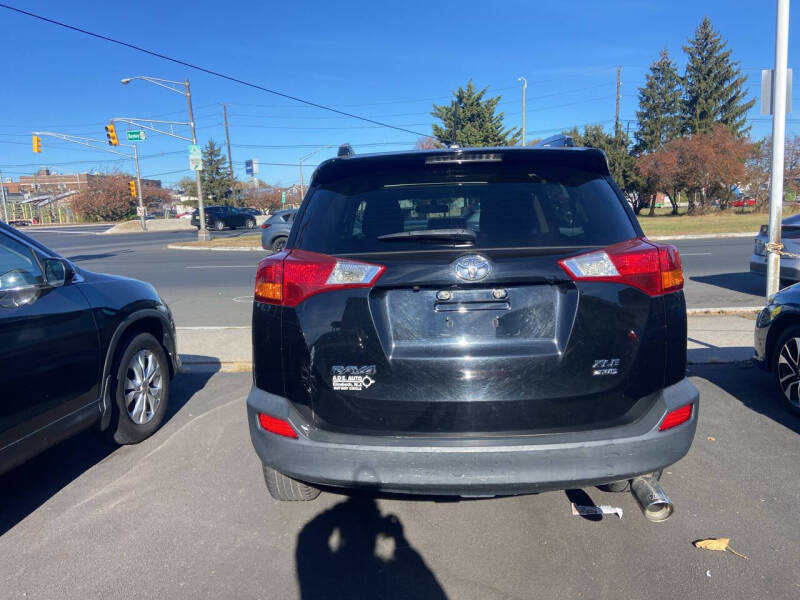 2014 Toyota RAV4 XLE photo 6