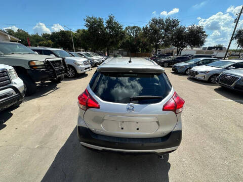 2020 Nissan Kicks SR