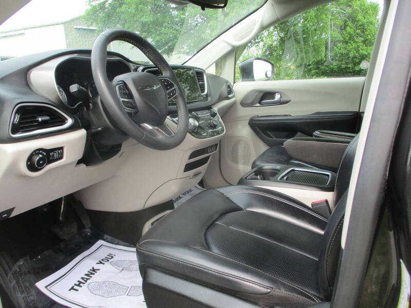 2023 Chrysler Pacifica Touring L