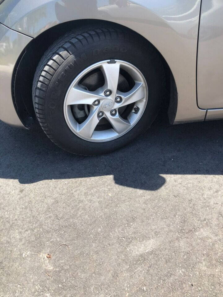 2015 HYUNDAI Elantra Sedan - $9,900