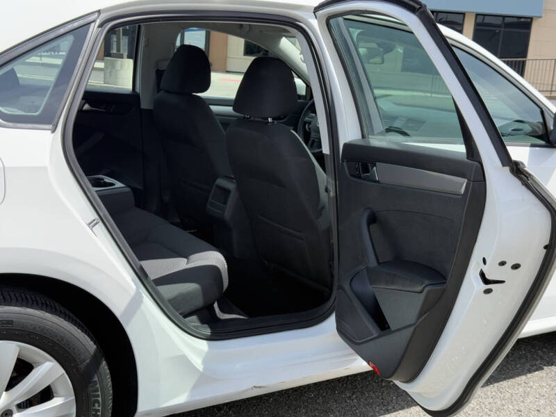 2012 Volkswagen Passat S PZEV