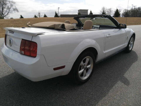 2007 Ford Mustang V6 Deluxe