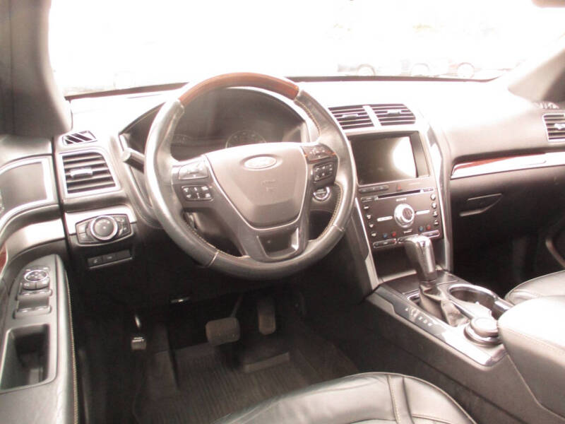 2017 Ford Explorer Platinum