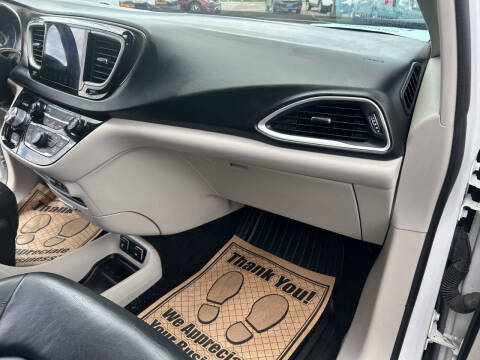 2017 Chrysler Pacifica Touring-L