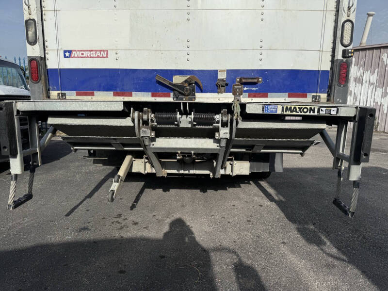 2017 Freightliner M2 106