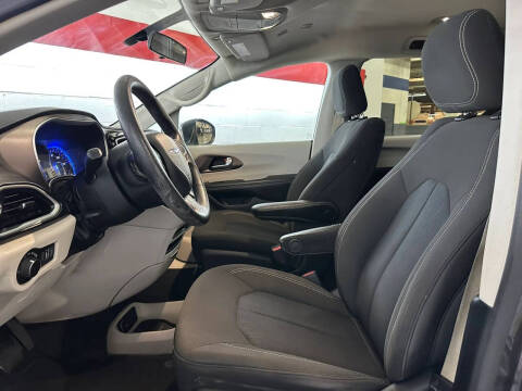 2020 Chrysler Voyager LX