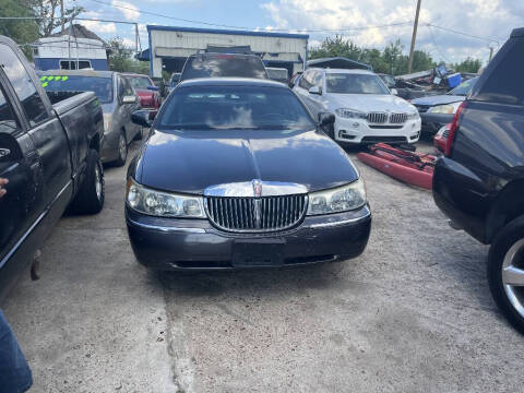 2000 Lincoln Town Car for sale at SCOTT HARRISON MOTOR CO in Houston TX