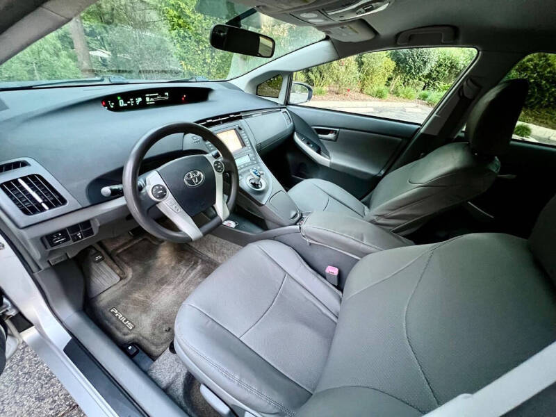 2010 Toyota Prius III