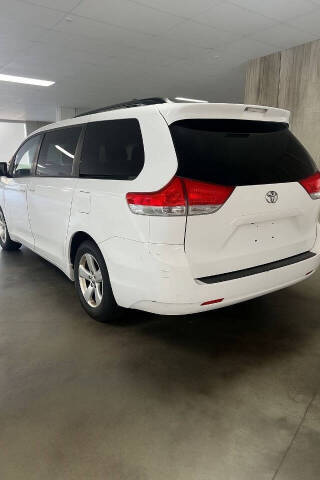 2013 Toyota Sienna LE Mobility 7-Passenger
