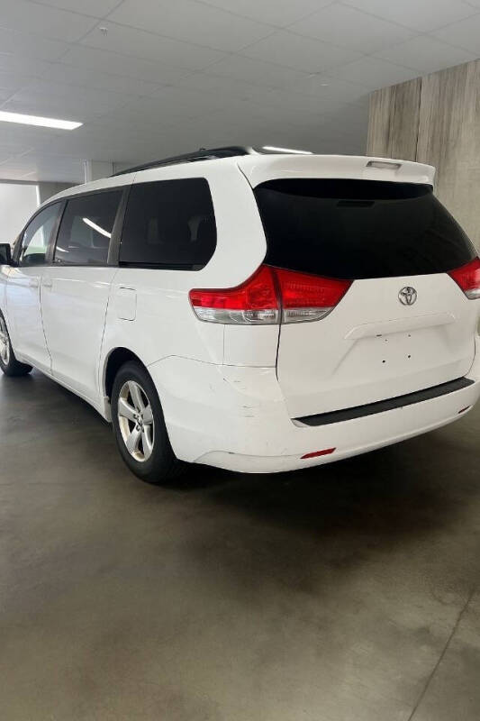 2013 Toyota Sienna LE Mobility 7-Passenger
