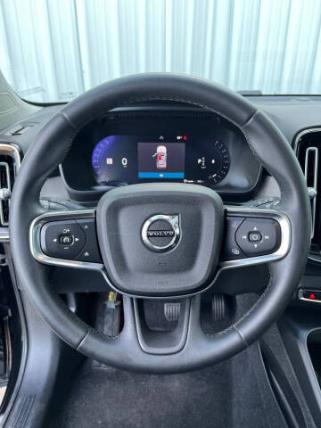 2023 Volvo XC40 B5 Plus Bright Theme