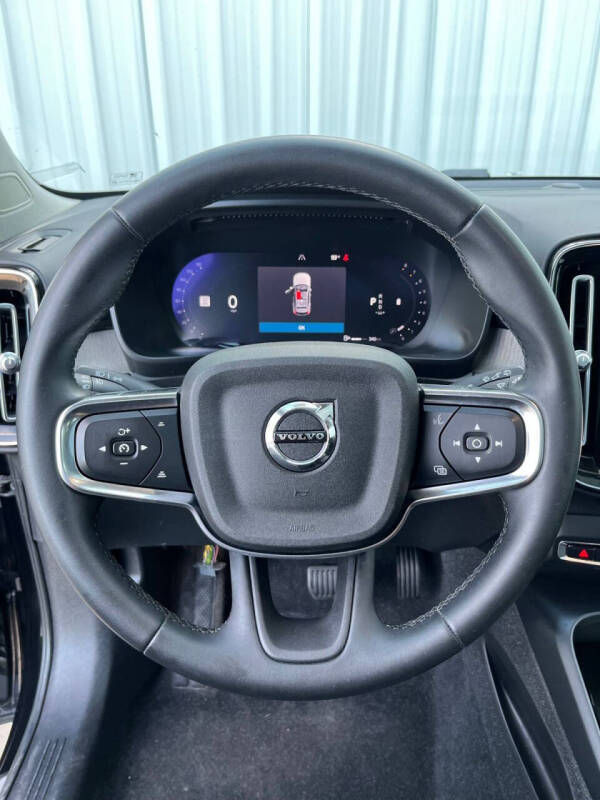 2023 Volvo XC40 B5 Plus Bright Theme