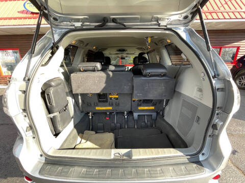 2011 Toyota Sienna SE 8-Passenger