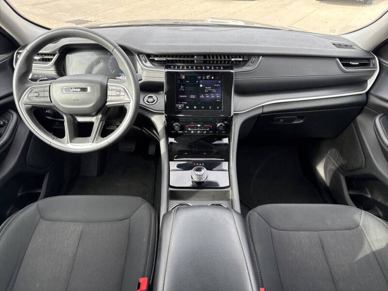 2023 Jeep Grand Cherokee L Laredo