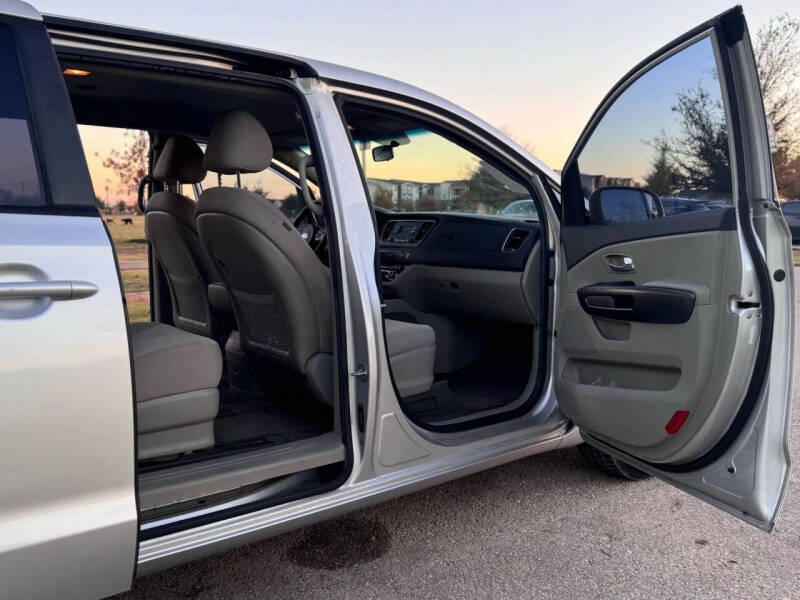 2015 Kia Sedona L