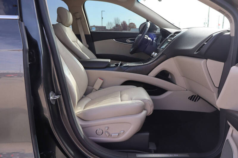 2020 Lincoln Nautilus Reserve