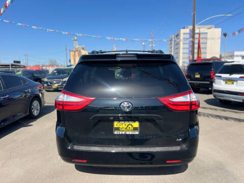 2018 Toyota Sienna LE 8-Passenger