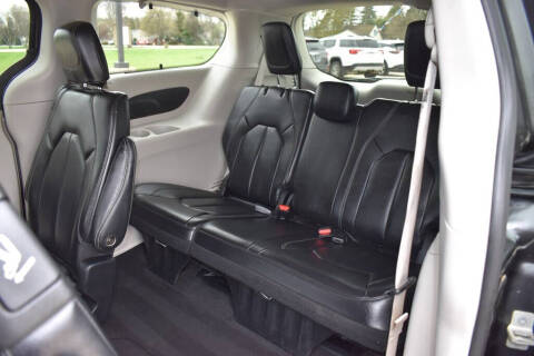 2022 Chrysler Pacifica Touring L