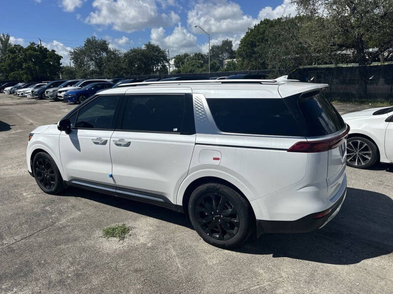 2024 Kia Carnival SX