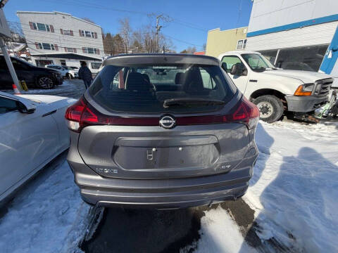 2022 Nissan Kicks SV