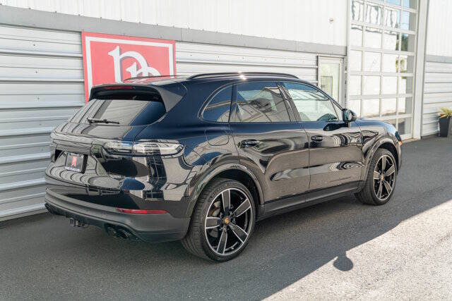 2022 Porsche Cayenne 43