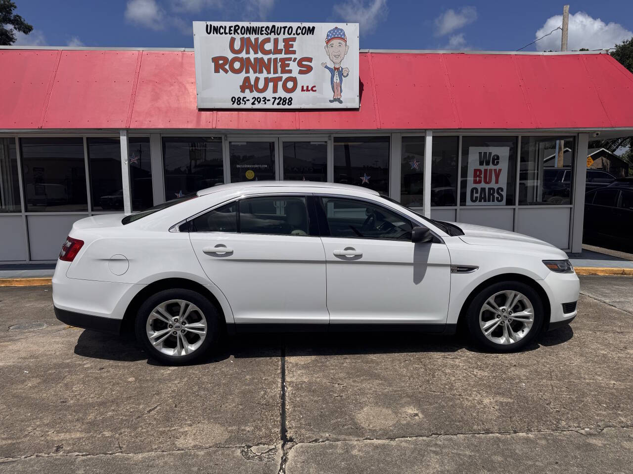 White 2018 Ford Taurus SE SE 4dr Sedan 1