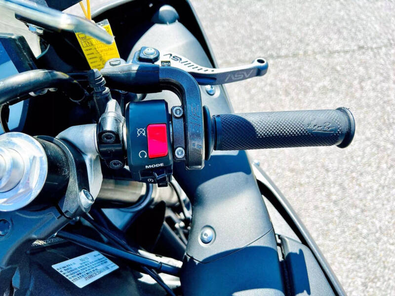 2013 Yamaha YZF-R1 (Matte Gray)