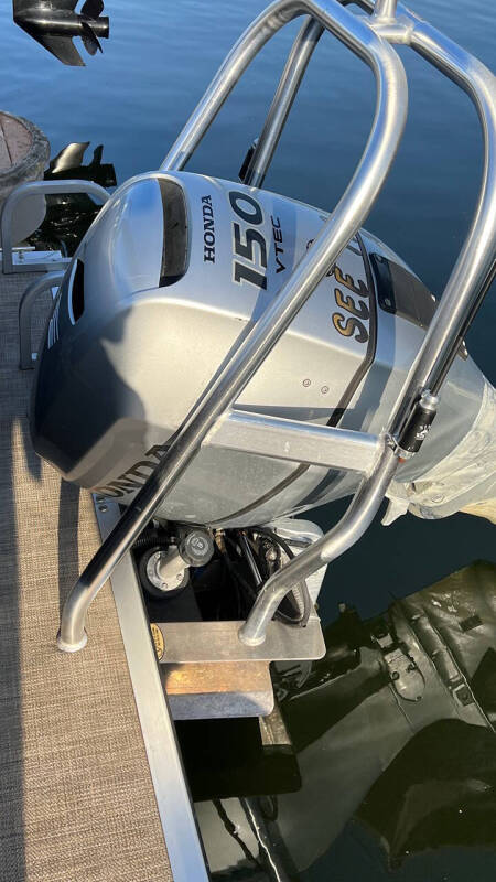 2019 Bentley 223 Lounger Tritoon