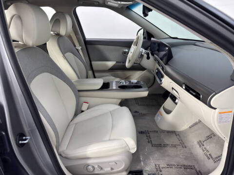 2024 Genesis GV60 Standard