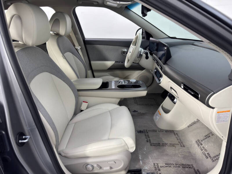 2024 Genesis GV60 Standard