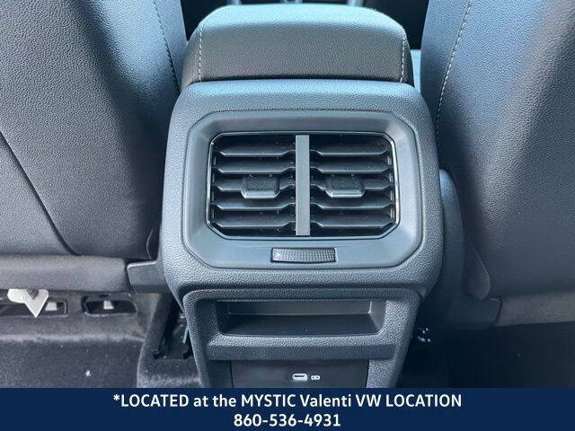 2025 Volkswagen Taos SE Black 4Motion