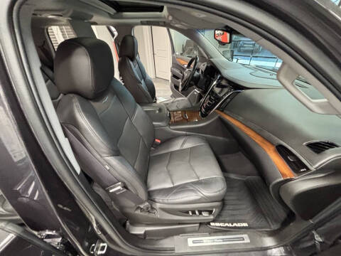 2016 Cadillac Escalade Luxury Collection