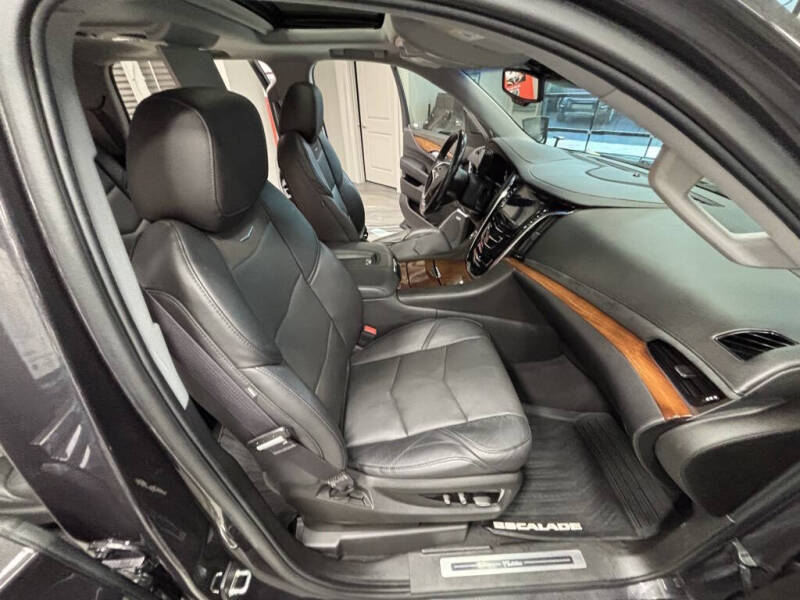 2016 Cadillac Escalade Luxury Collection