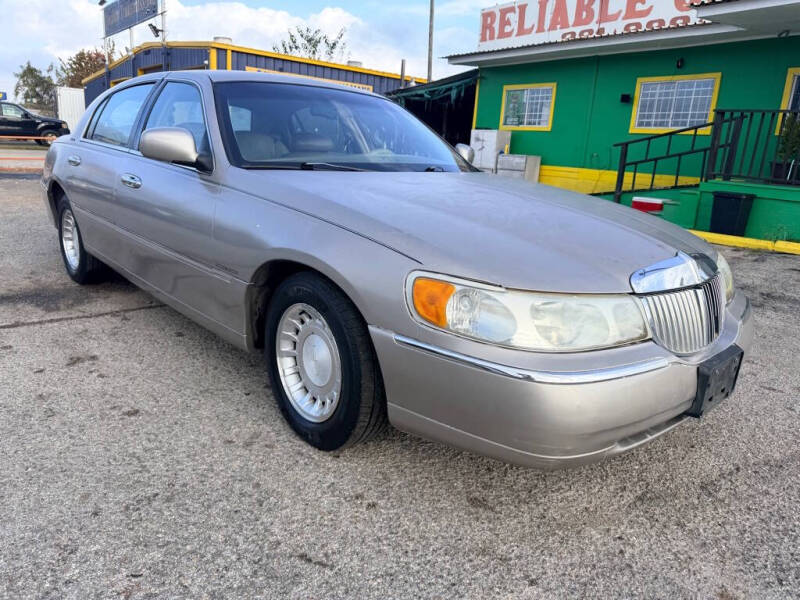 2001 Lincoln Town Car Executive