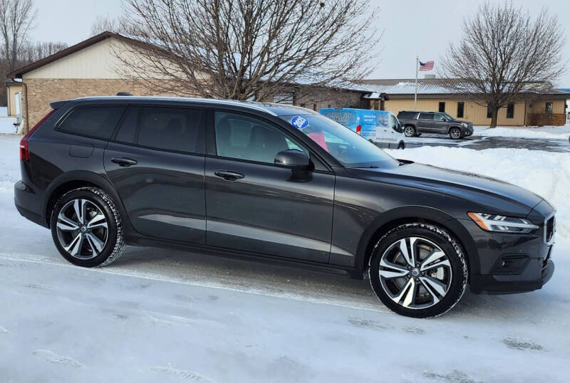 2025 Volvo V60 Cross Country B5 Plus