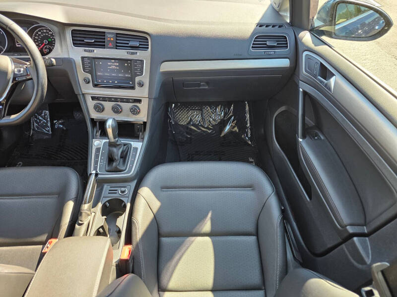 2017 Volkswagen Golf SportWagen