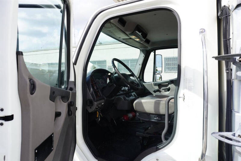 2018 Freightliner M2 106