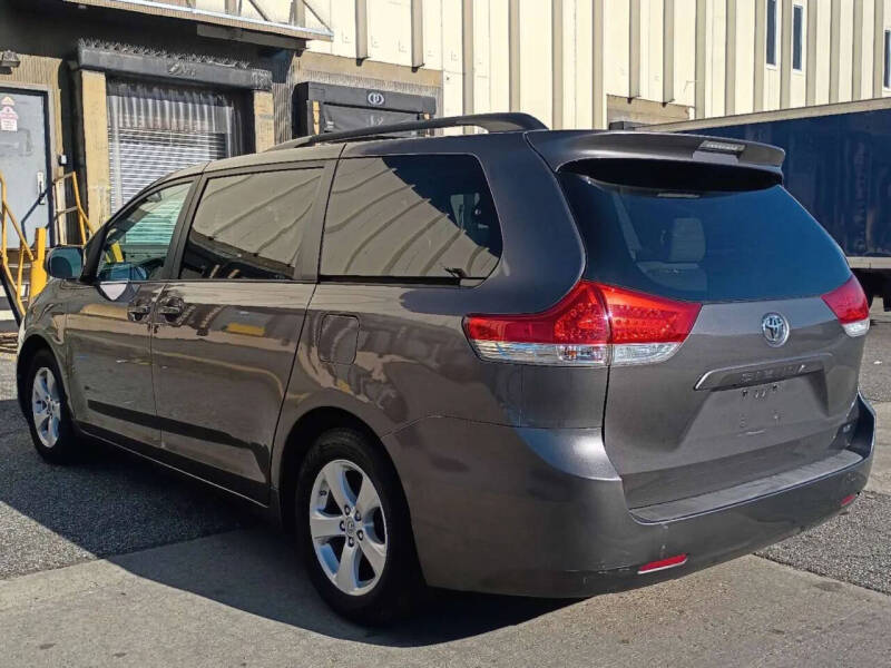 2012 Toyota Sienna