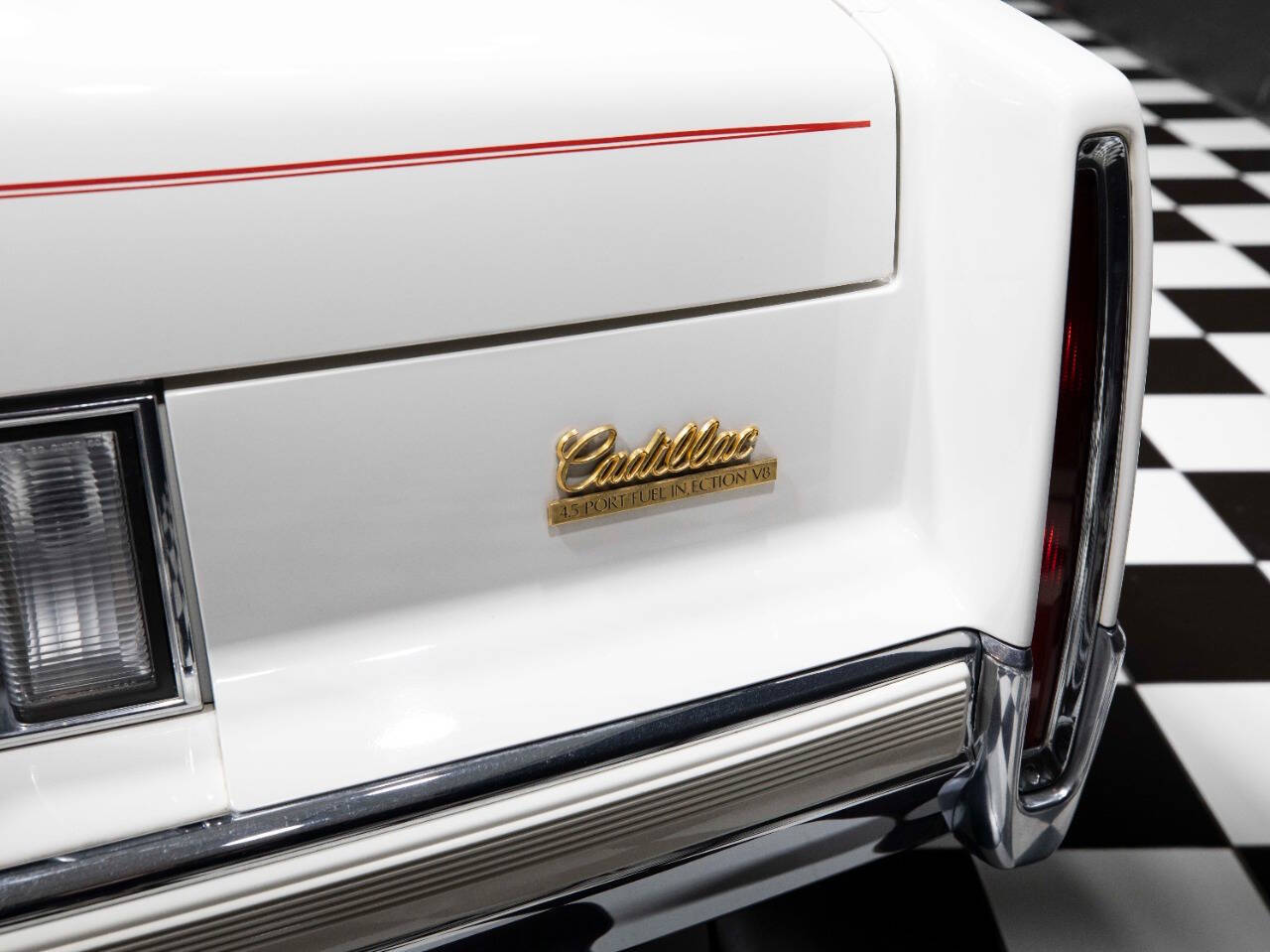 1990 Cadillac DeVille 22