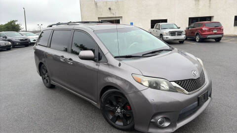 2012 Toyota Sienna SE 8-Passenger