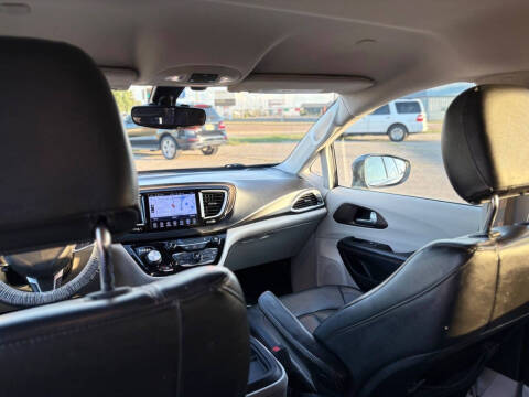 2017 Chrysler Pacifica Touring-L