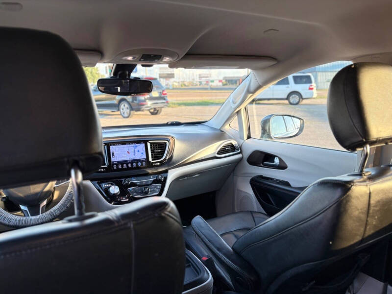 2017 Chrysler Pacifica Touring-L