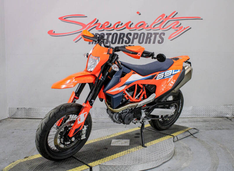 2024 KTM 690 SMC R