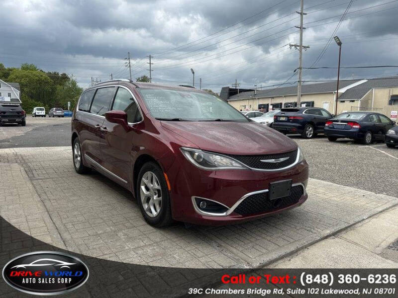 2017 Chrysler Pacifica Touring-L Plus