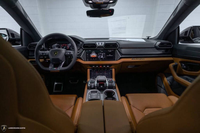 2025 Lamborghini Urus SE